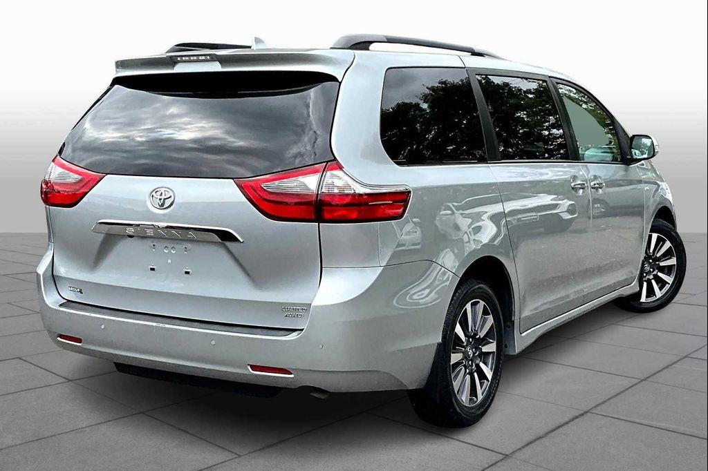 2020 Celestial Silver Metallic Toyota Sienna