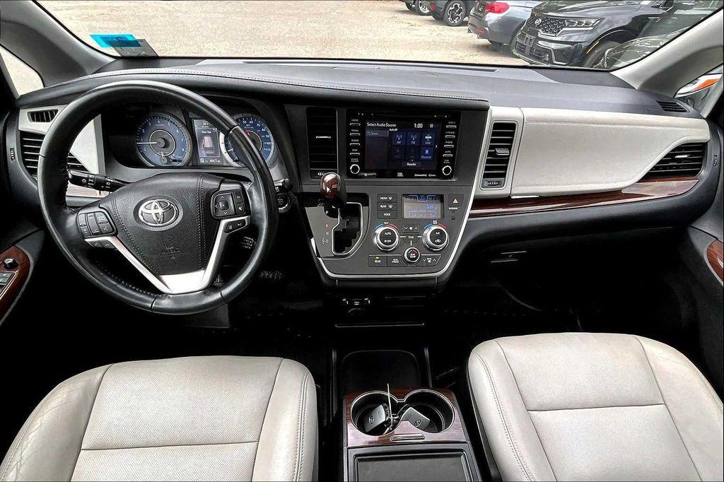 2020 Celestial Silver Metallic Toyota Sienna