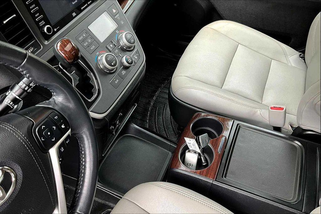 2020 Celestial Silver Metallic Toyota Sienna