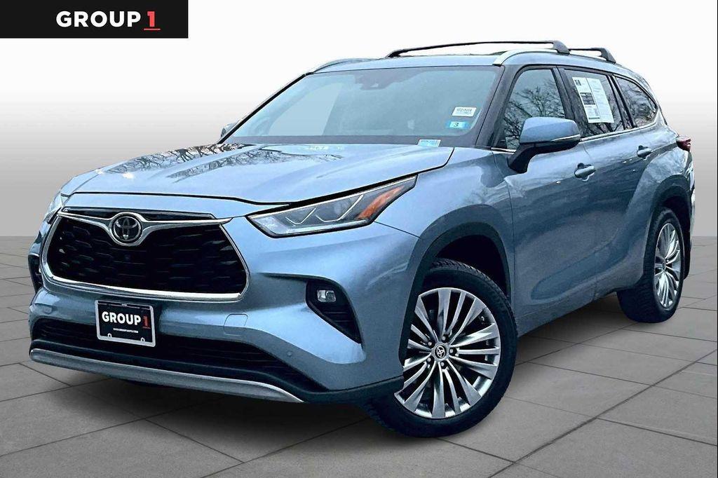 used 2022 Toyota Highlander car, priced at $33,892