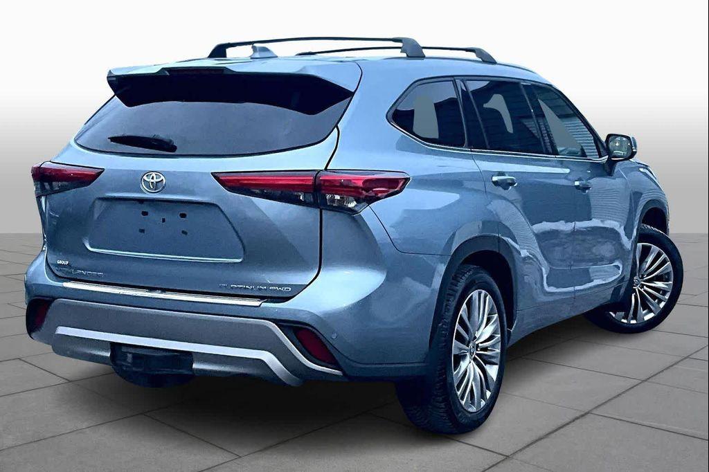 used 2022 Toyota Highlander car, priced at $33,892