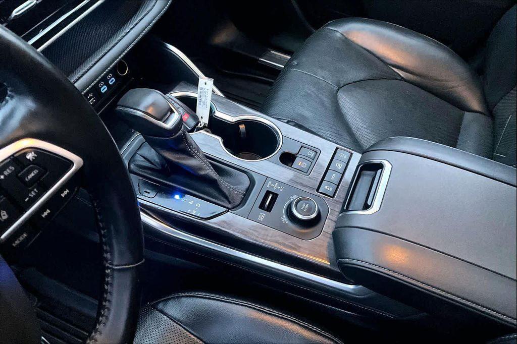 used 2022 Toyota Highlander car, priced at $33,892