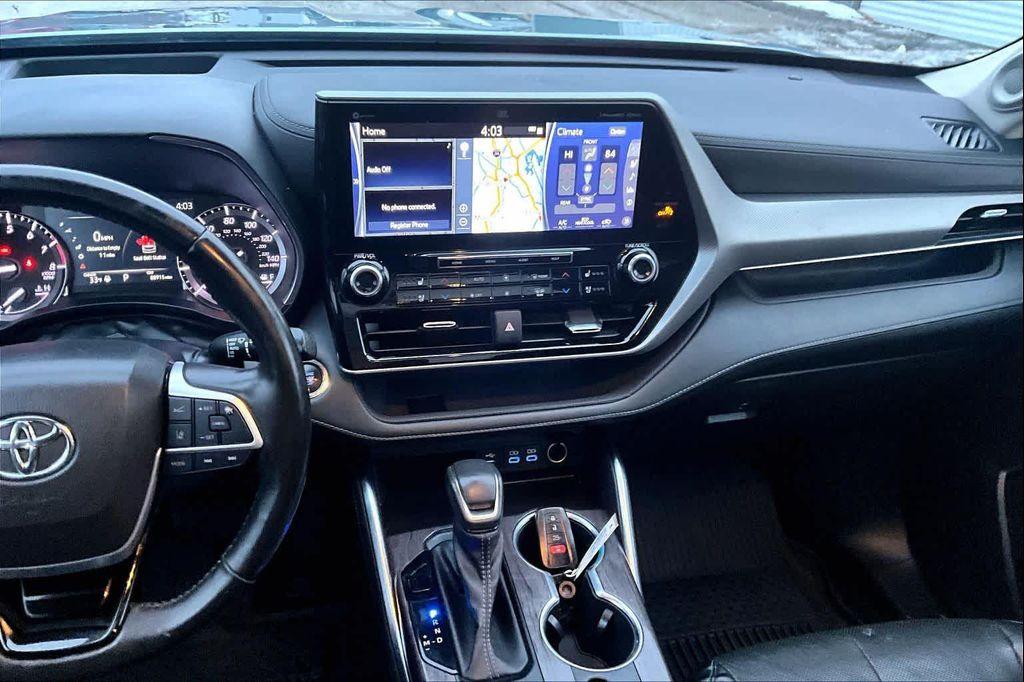used 2022 Toyota Highlander car, priced at $33,892