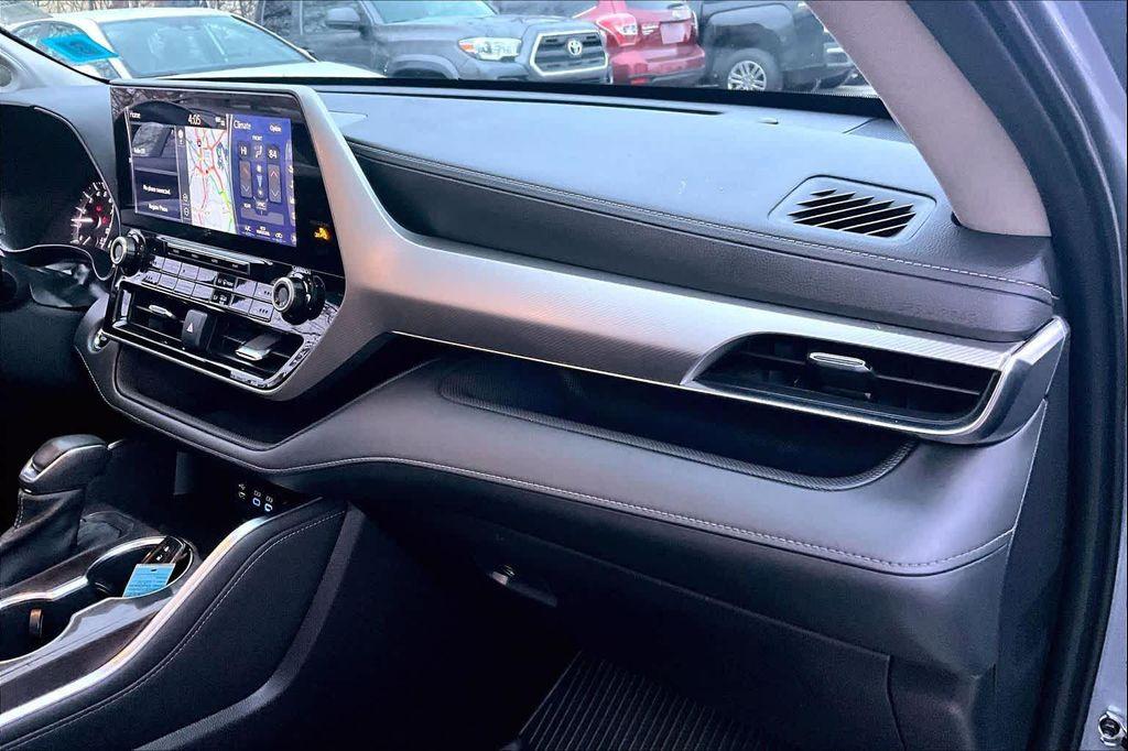 used 2022 Toyota Highlander car, priced at $33,892
