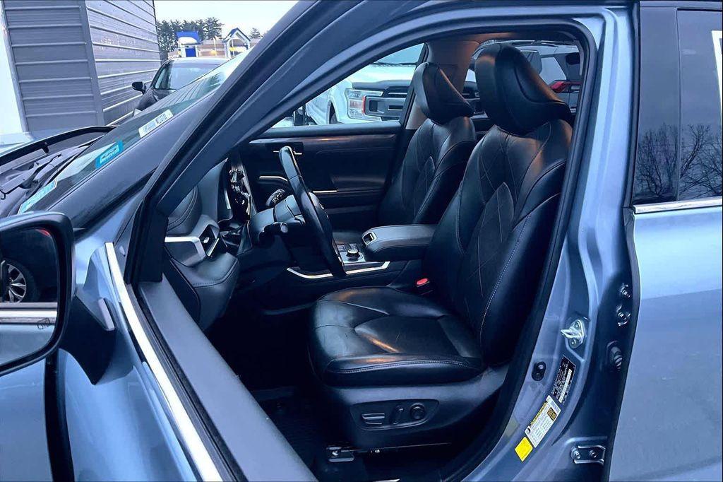 used 2022 Toyota Highlander car, priced at $33,892