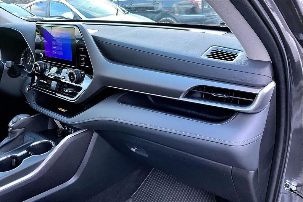 used 2023 Toyota Highlander car, priced at $36,492