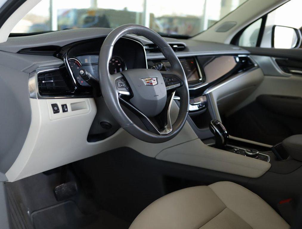 used 2025 Cadillac XT6 car, priced at $46,470