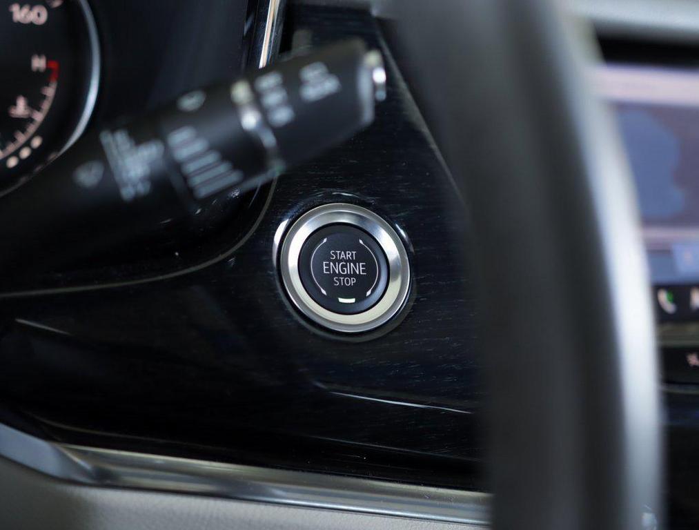 used 2025 Cadillac XT6 car, priced at $46,470