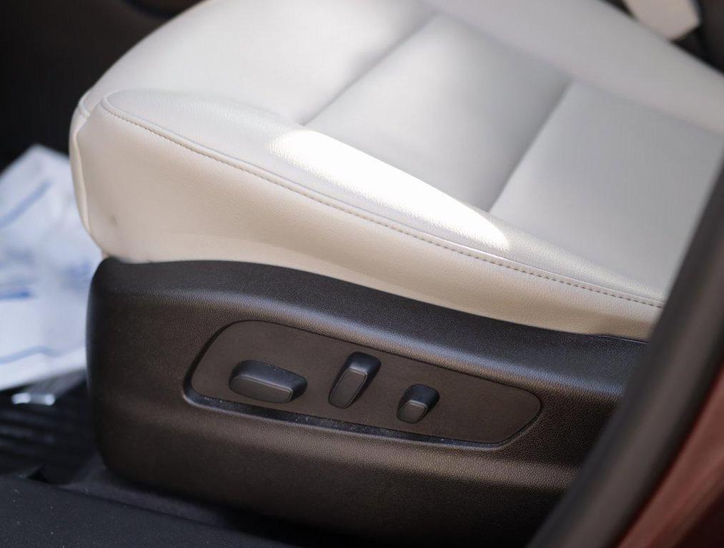 used 2023 Cadillac XT4 car, priced at $25,970