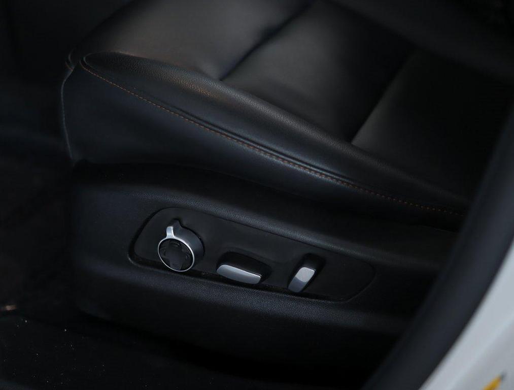 used 2023 Cadillac XT4 car, priced at $32,970