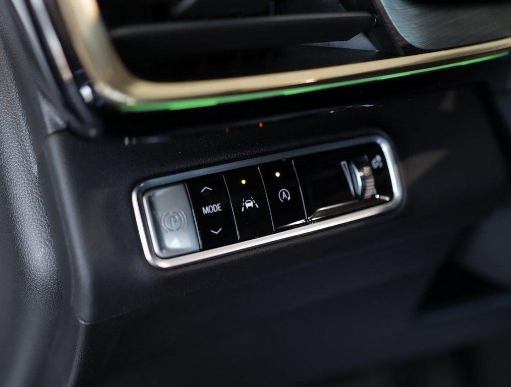 used 2025 Buick Envision car, priced at $40,970