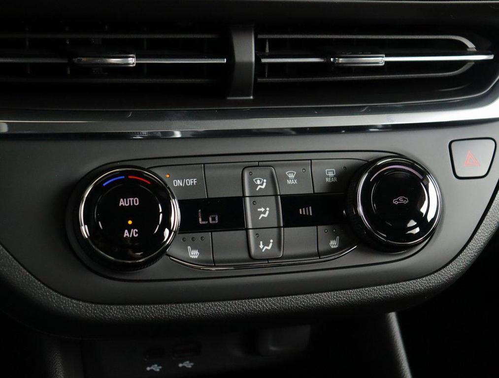 new 2025 Buick Envista car, priced at $25,280