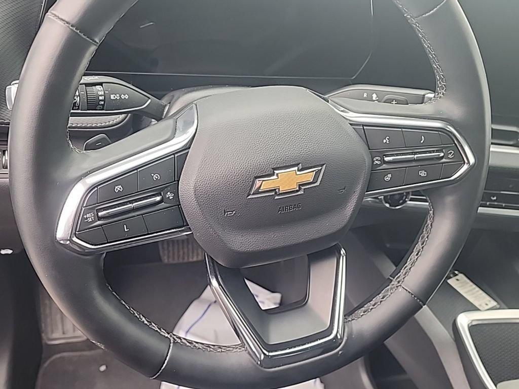 used 2025 Chevrolet Equinox car, priced at $24,619