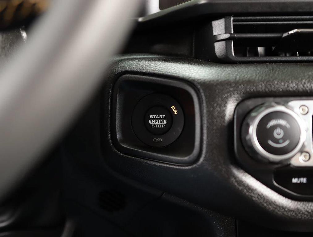 used 2024 Jeep Gladiator car, priced at $34,619