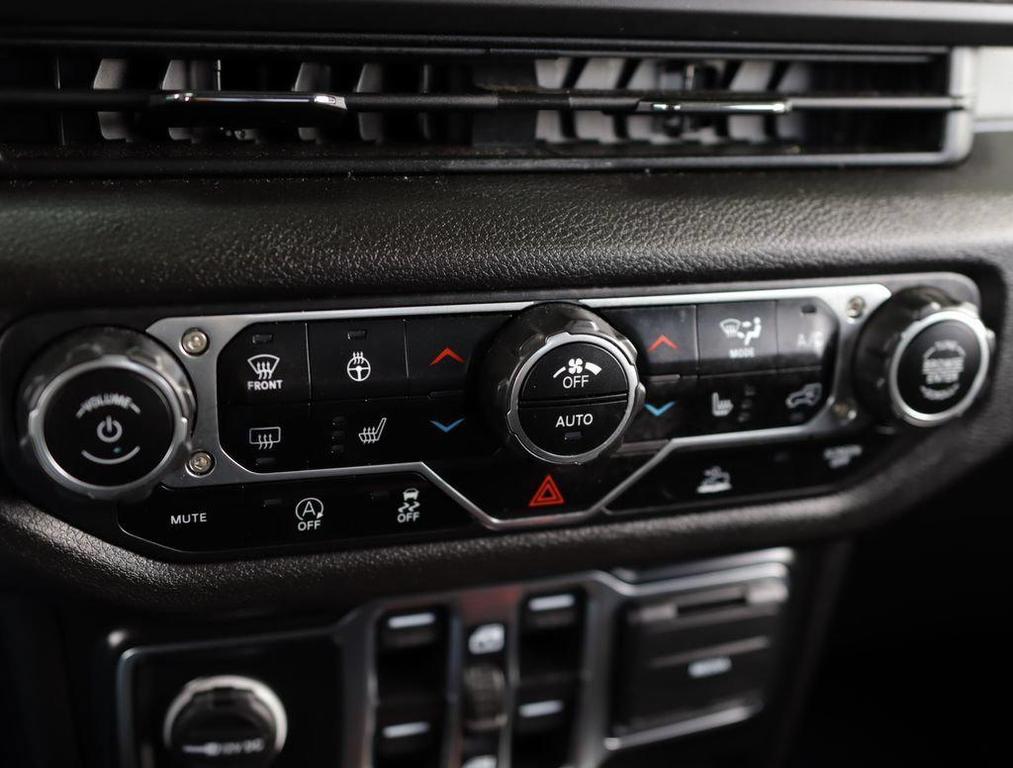 used 2024 Jeep Gladiator car, priced at $34,619