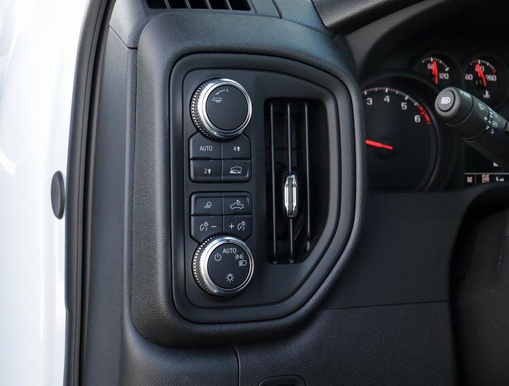 new 2025 GMC Sierra 1500 car, priced at $40,335