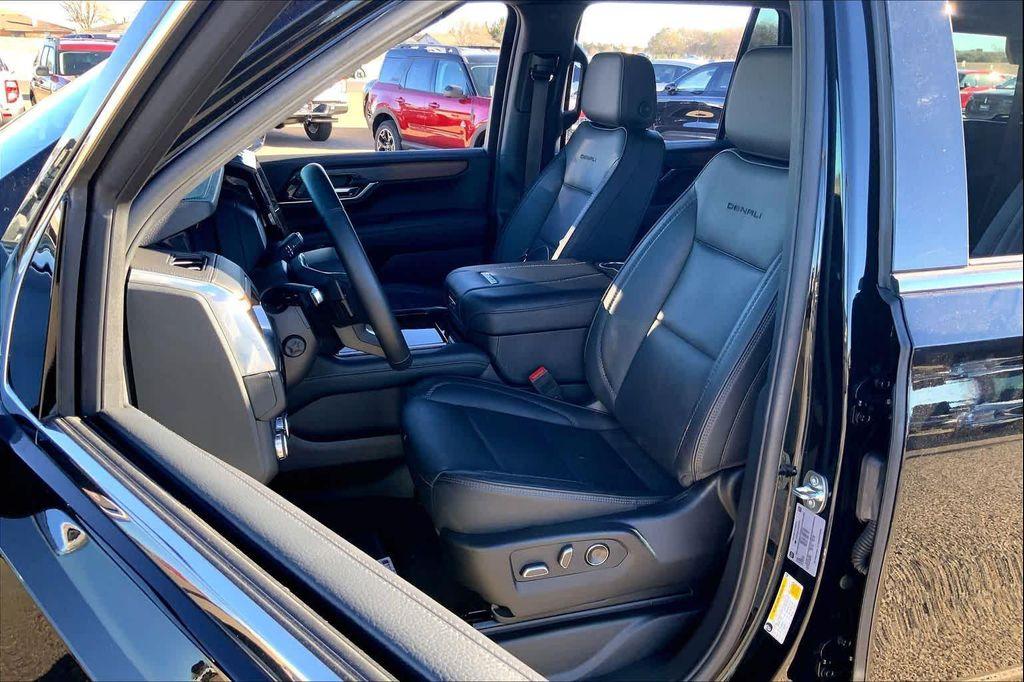 used 2025 GMC Yukon car, priced at $70,093