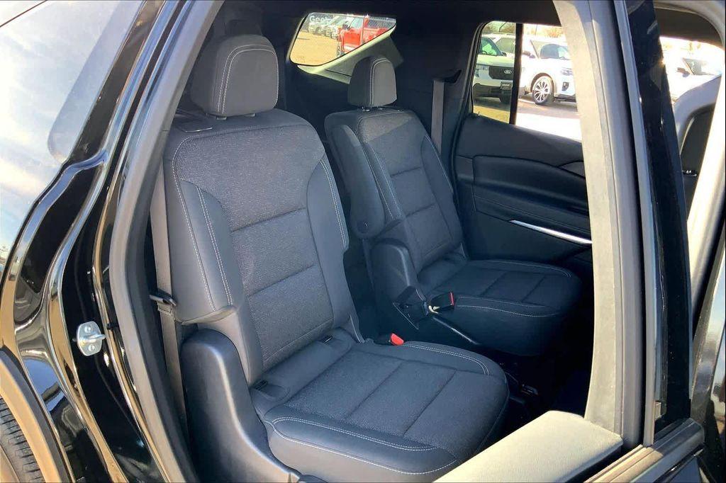 used 2025 Chevrolet Traverse car, priced at $35,599