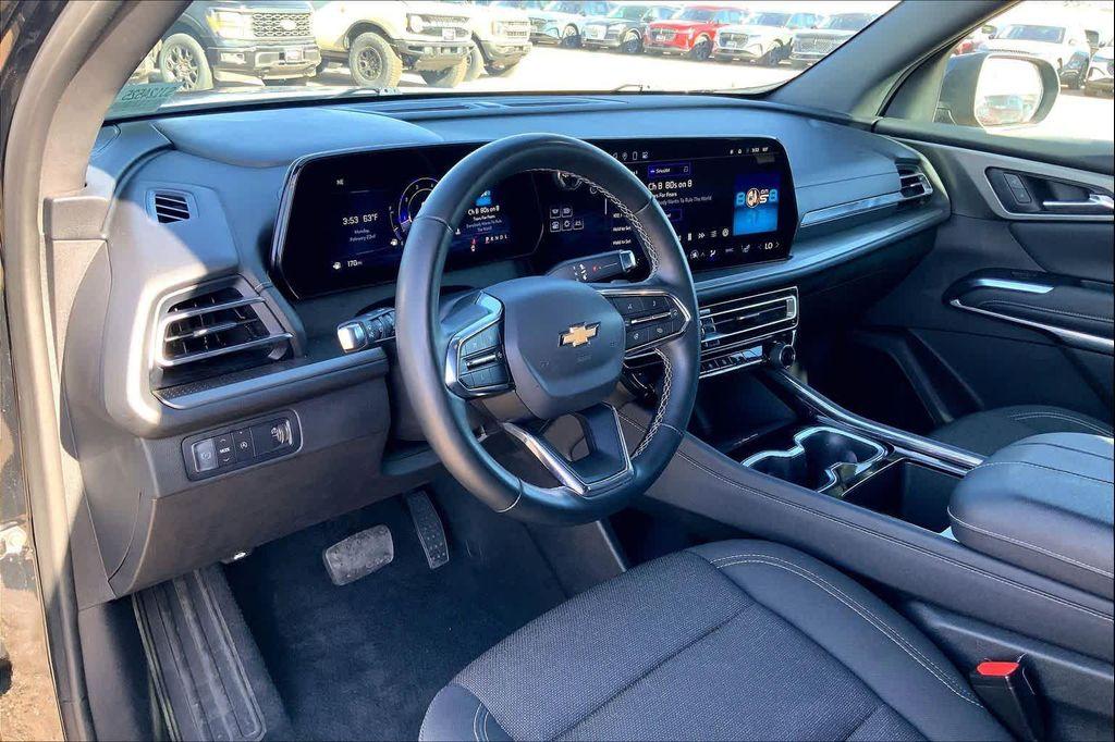 used 2025 Chevrolet Traverse car, priced at $35,599