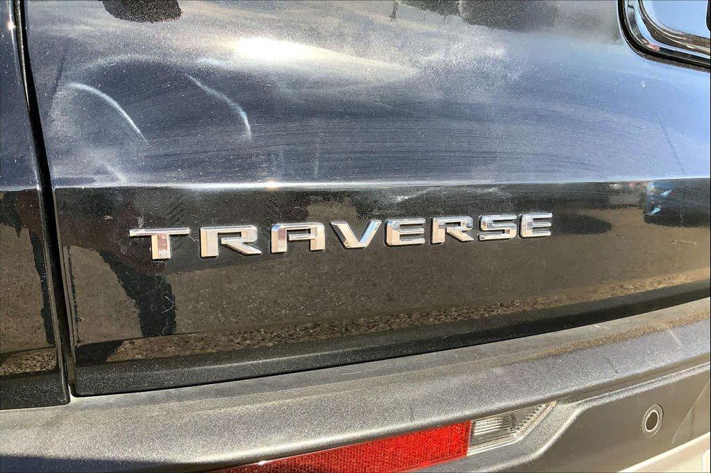 used 2025 Chevrolet Traverse car, priced at $35,599