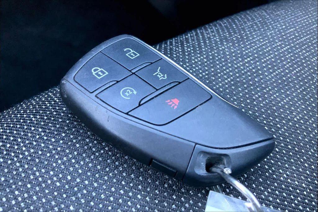 used 2025 Chevrolet Traverse car, priced at $35,599