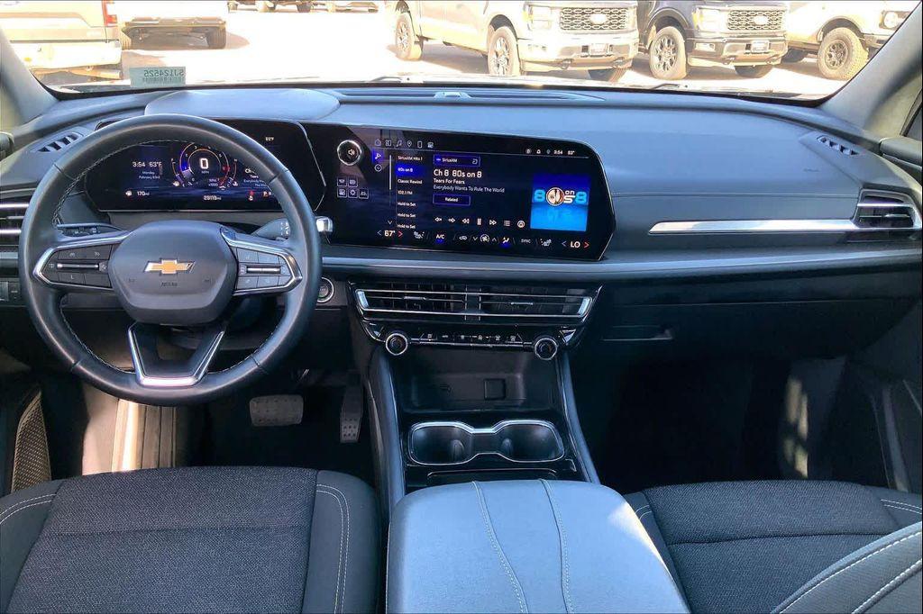 used 2025 Chevrolet Traverse car, priced at $35,599