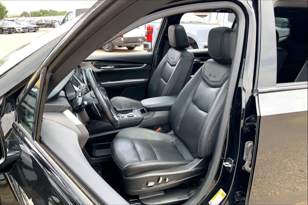 used 2022 Cadillac XT6 car, priced at $36,224