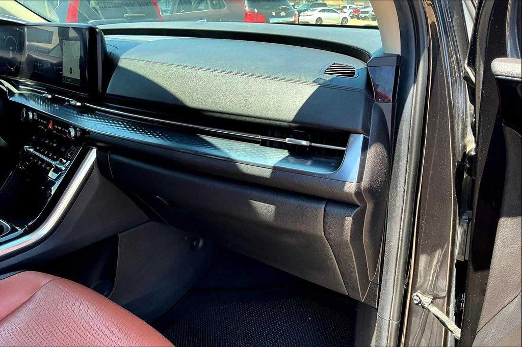 used 2022 Kia Carnival car, priced at $27,999