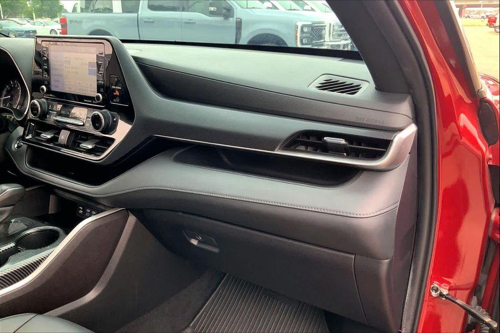 used 2022 Toyota Highlander car, priced at $35,824