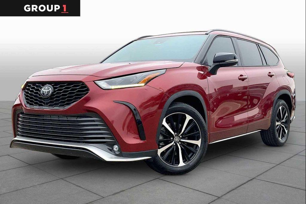 used 2022 Toyota Highlander car, priced at $35,824