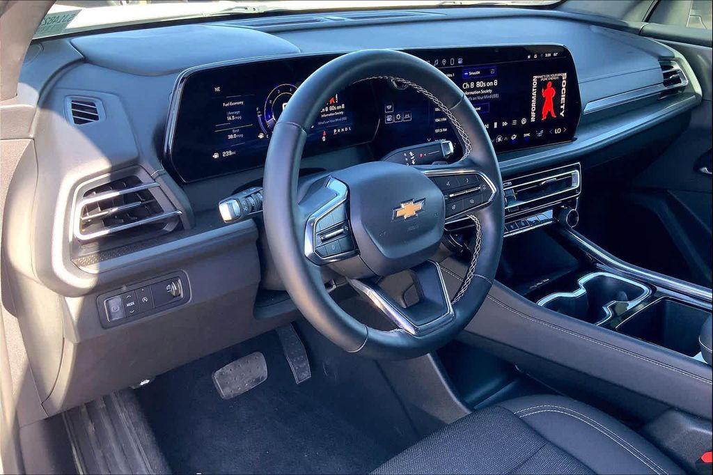 used 2025 Chevrolet Traverse car, priced at $35,299