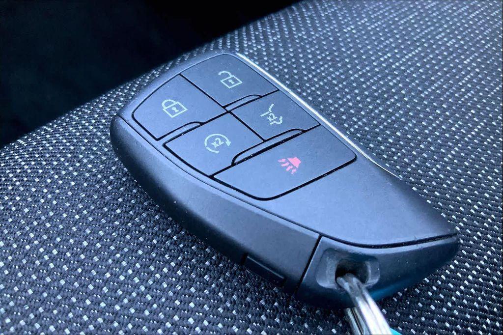 used 2025 Chevrolet Traverse car, priced at $35,299