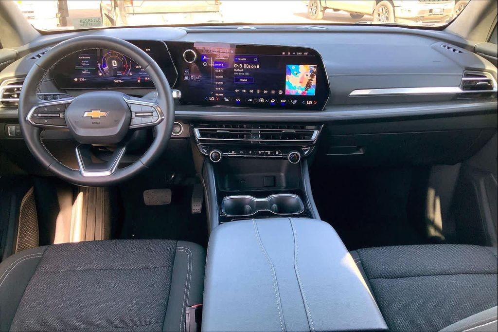 used 2025 Chevrolet Traverse car, priced at $35,299