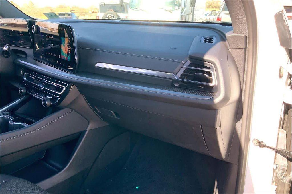 used 2025 Chevrolet Traverse car, priced at $35,299