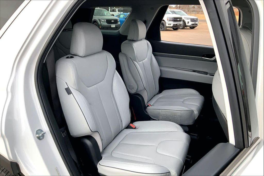 used 2025 Hyundai Palisade car, priced at $35,099