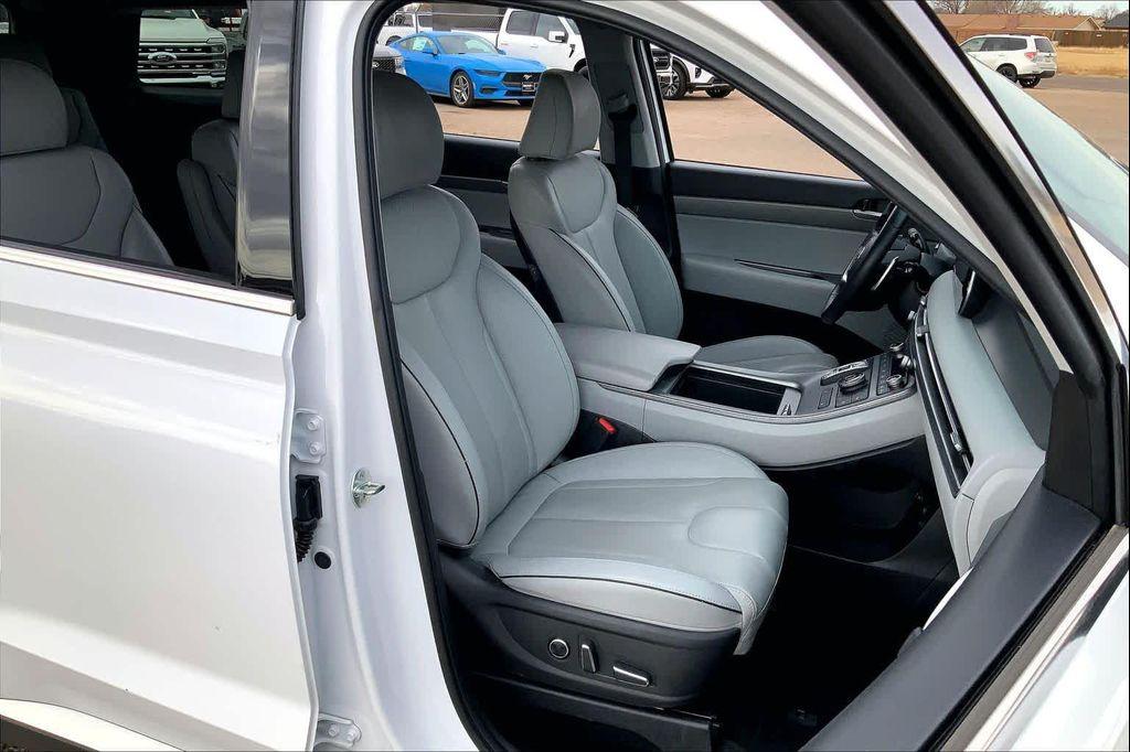 used 2025 Hyundai Palisade car, priced at $35,099