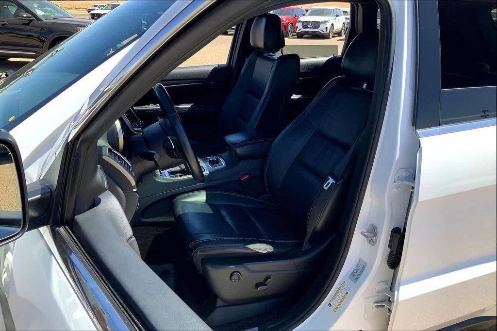 used 2016 Jeep Grand Cherokee car, priced at $13,499