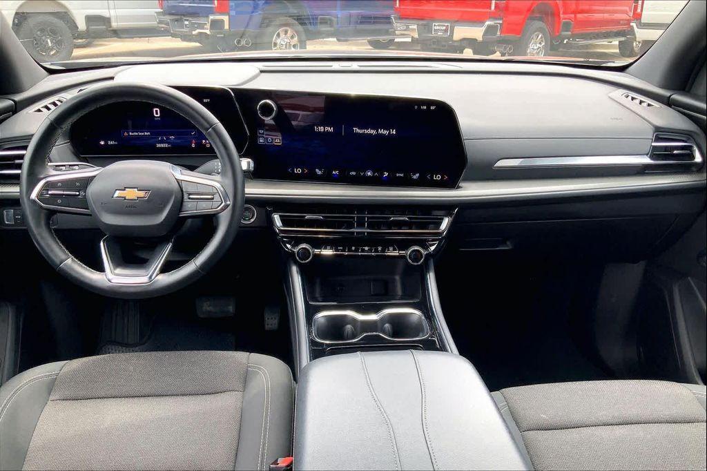 used 2025 Chevrolet Traverse car, priced at $36,524