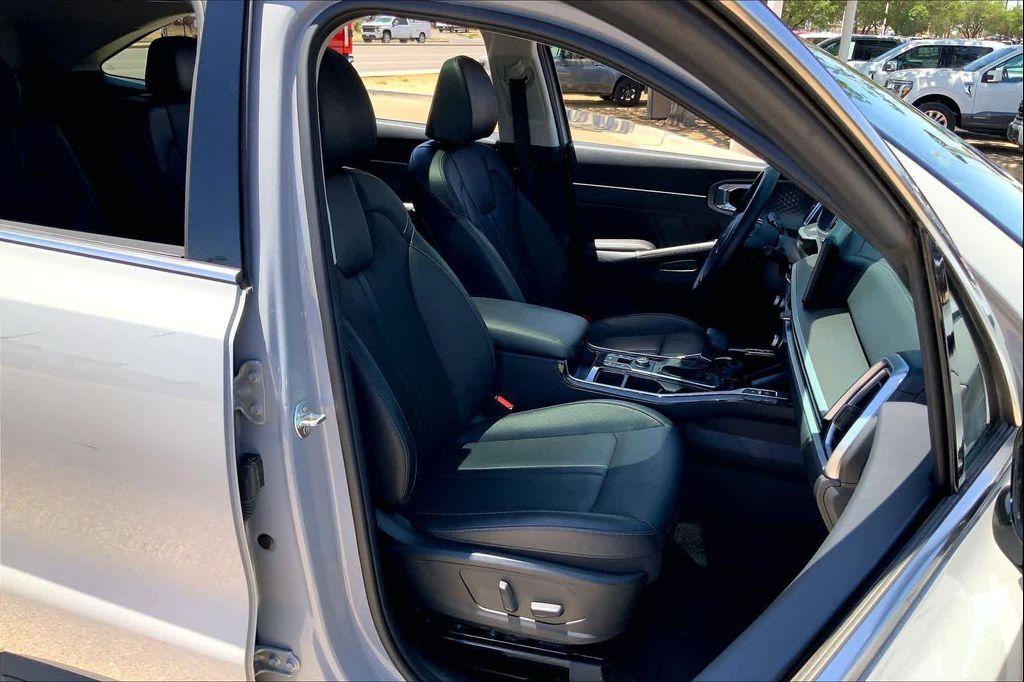 used 2024 Kia Sorento car, priced at $32,724