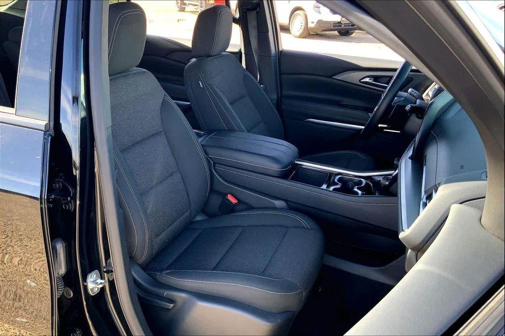 used 2025 Chevrolet Traverse car, priced at $36,599