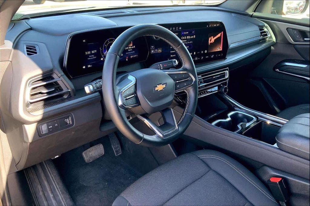 used 2025 Chevrolet Traverse car, priced at $36,599