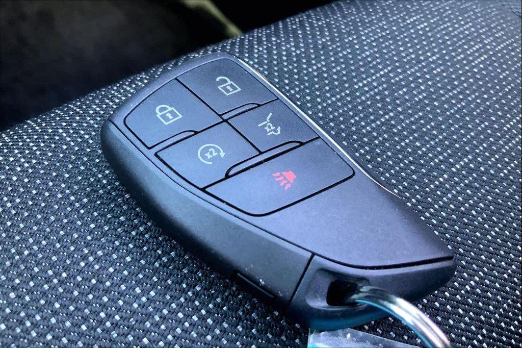 used 2025 Chevrolet Traverse car, priced at $36,599