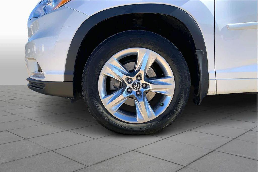 used 2016 Toyota Highlander car, priced at $18,499