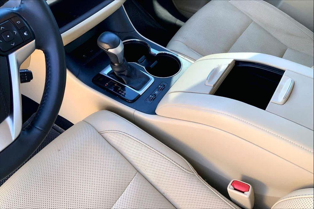 used 2016 Toyota Highlander car, priced at $18,499