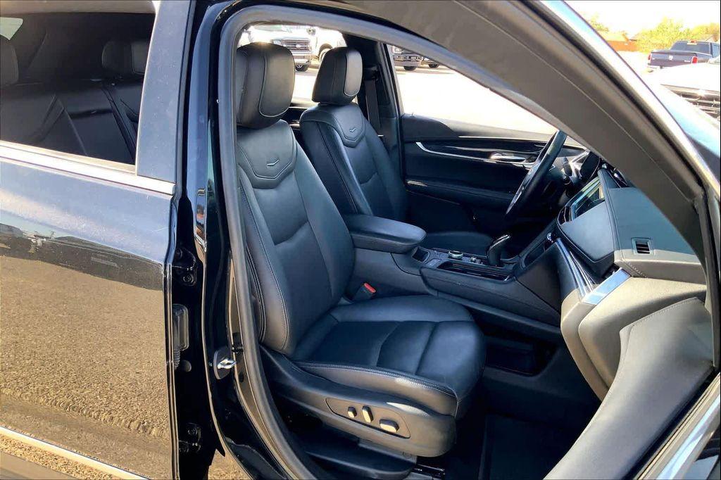 used 2022 Cadillac XT5 car, priced at $26,599