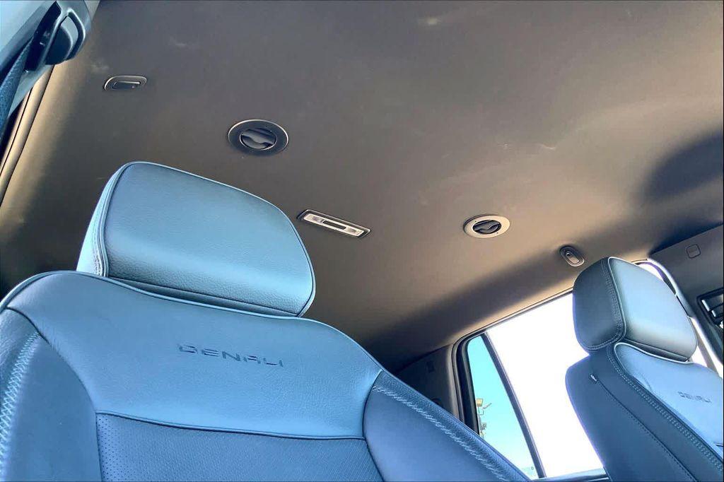 used 2025 GMC Yukon car, priced at $75,999