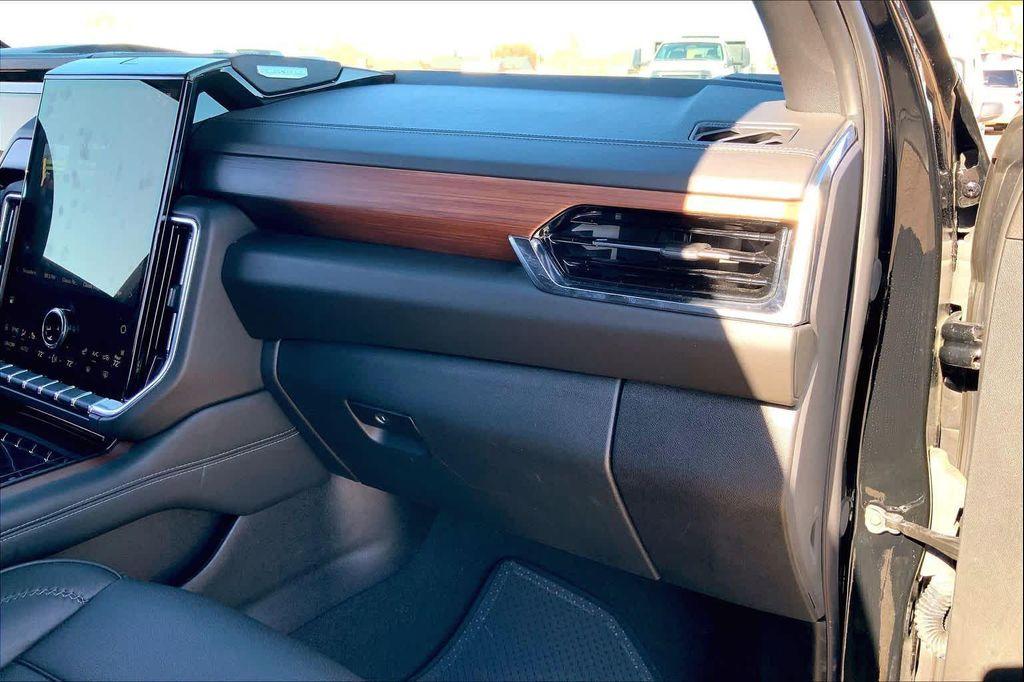 used 2025 GMC Yukon car, priced at $75,999