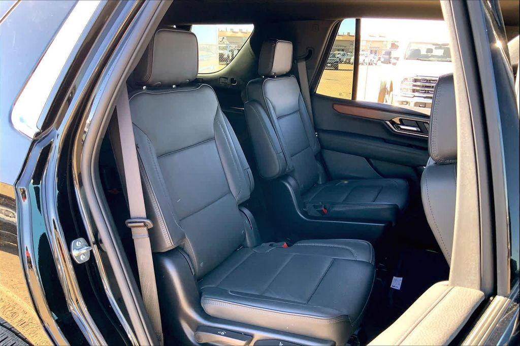 used 2025 GMC Yukon car, priced at $75,999
