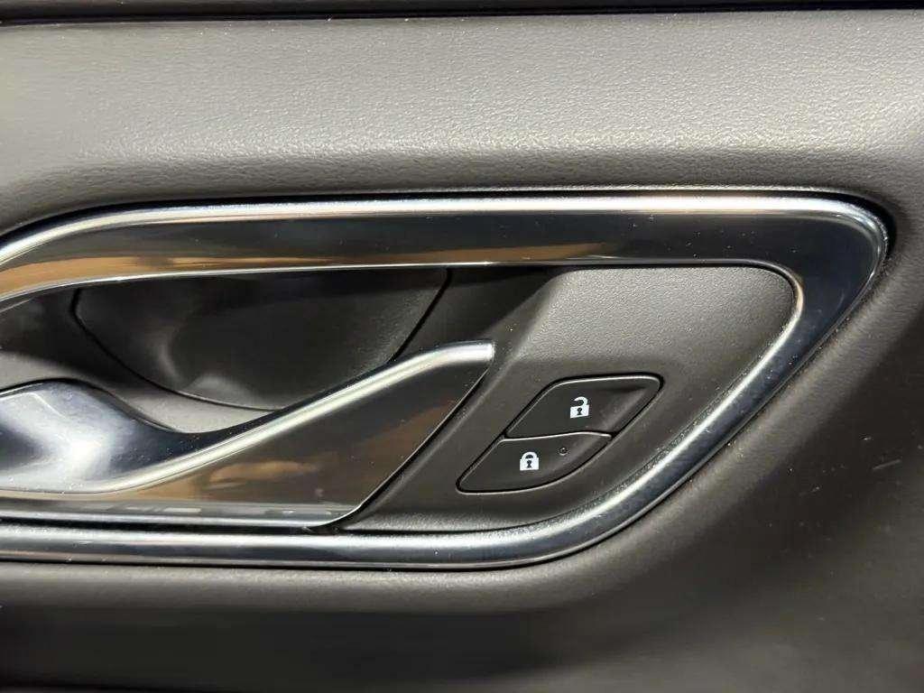 used 2023 GMC Yukon XL car, priced at $50,912