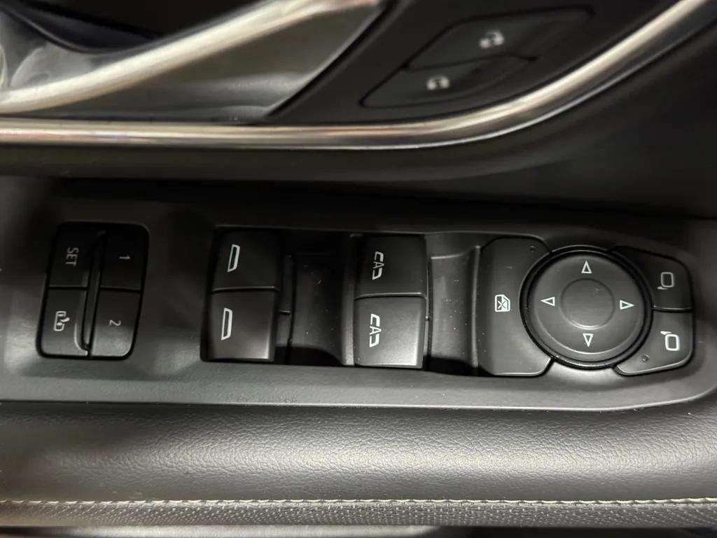 used 2023 GMC Yukon car, priced at $46,538